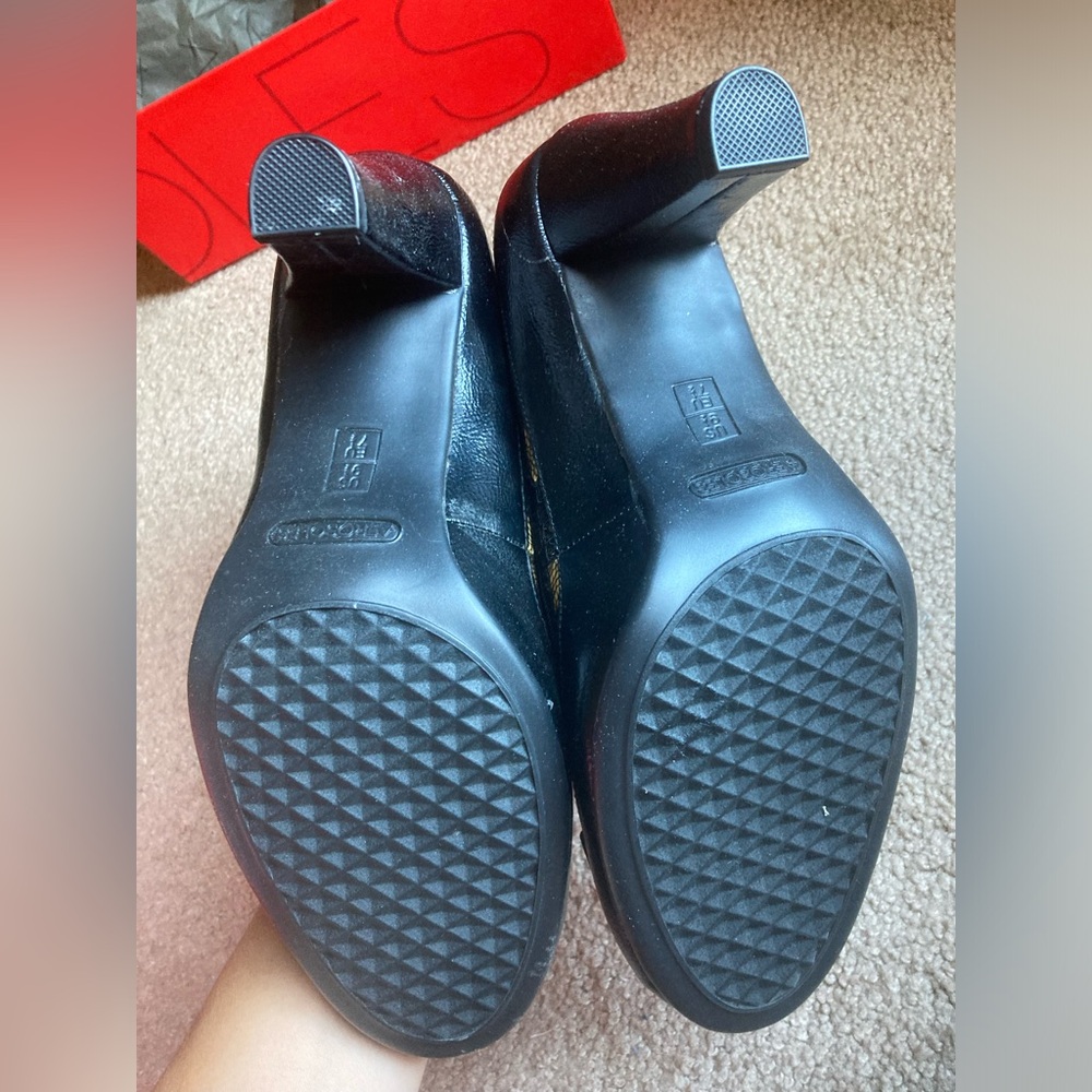 🍂EUC Beautiful Aerosole Open Toe Lace Heels - Picture 3 of 3